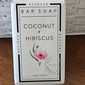 2 Mia & Co Coconut + Hibiscus Scented Luxury Soap Bars 10.58 oz